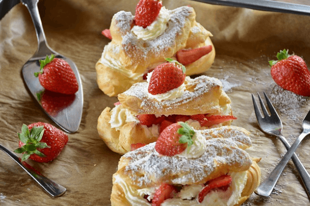 Joghurt Käsekuchen mit Keksboden